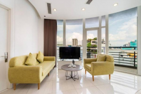 Steps to Ben Thanh Market/huge balcony/D1/pool/gym